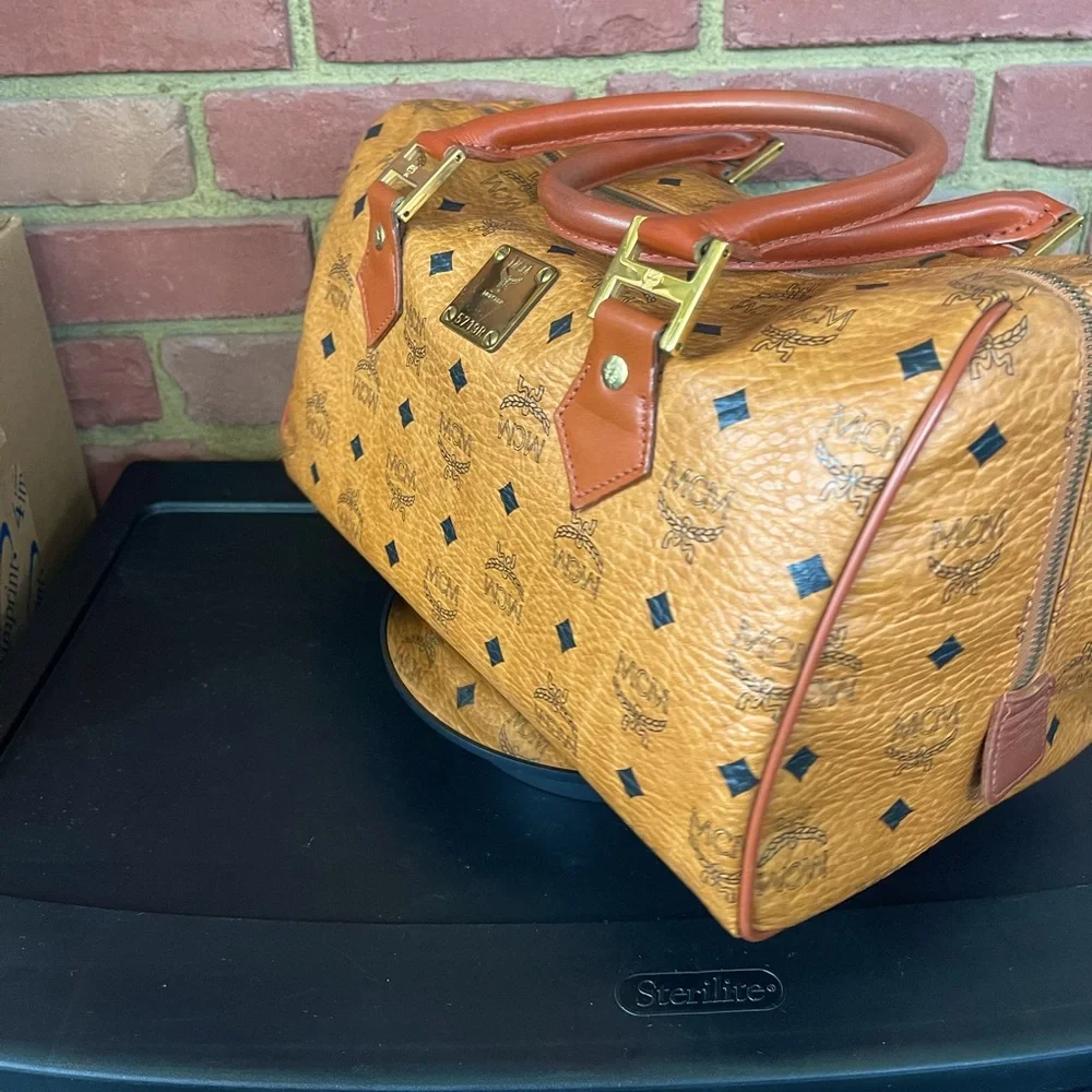 🔥
MCM
Logo 🔥Leather 🔥Printed 🔥Handle 🔥Bag🔥 - Picture 6 of 9